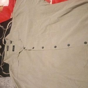 Men's IZOD button up shirt